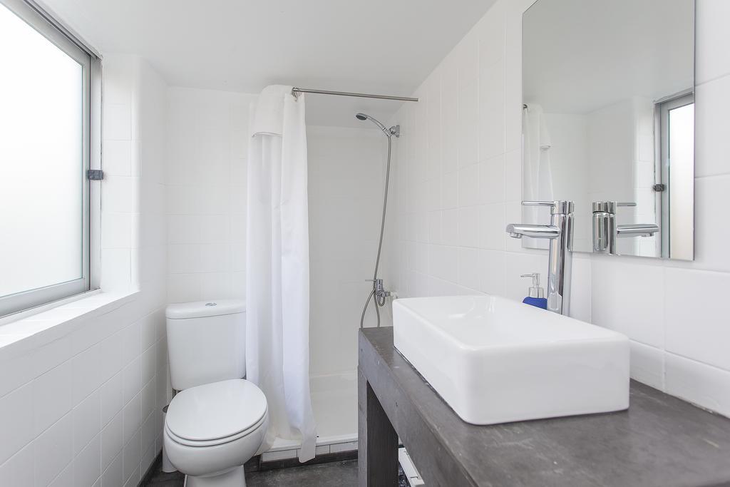 5 Sins Chiado Hostel Lisboa Szoba fotó